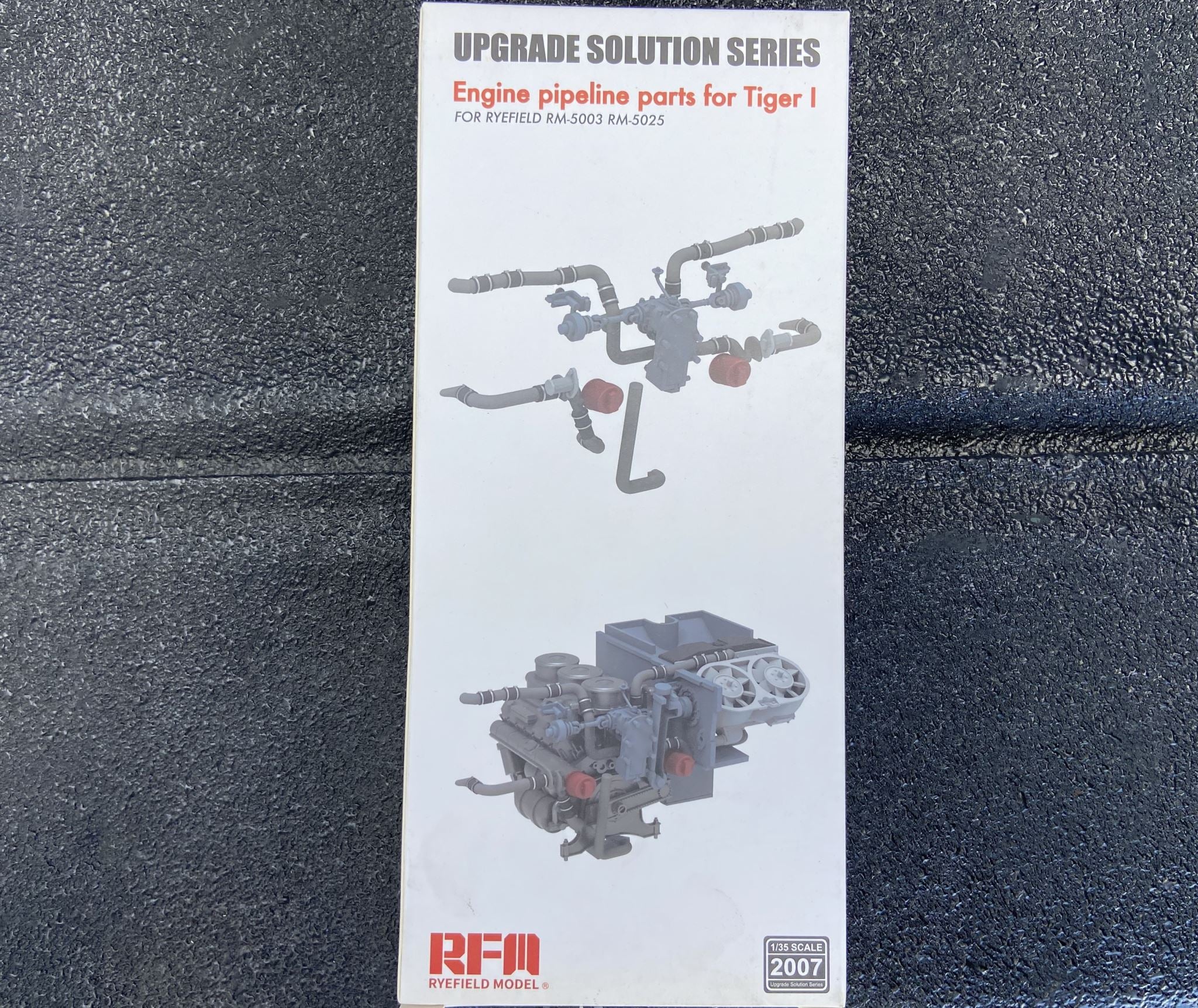 RFM 1/35 Scale Tiger I Engine Pipeline Parts with Full Interior Plastic Model Kit RM-2007