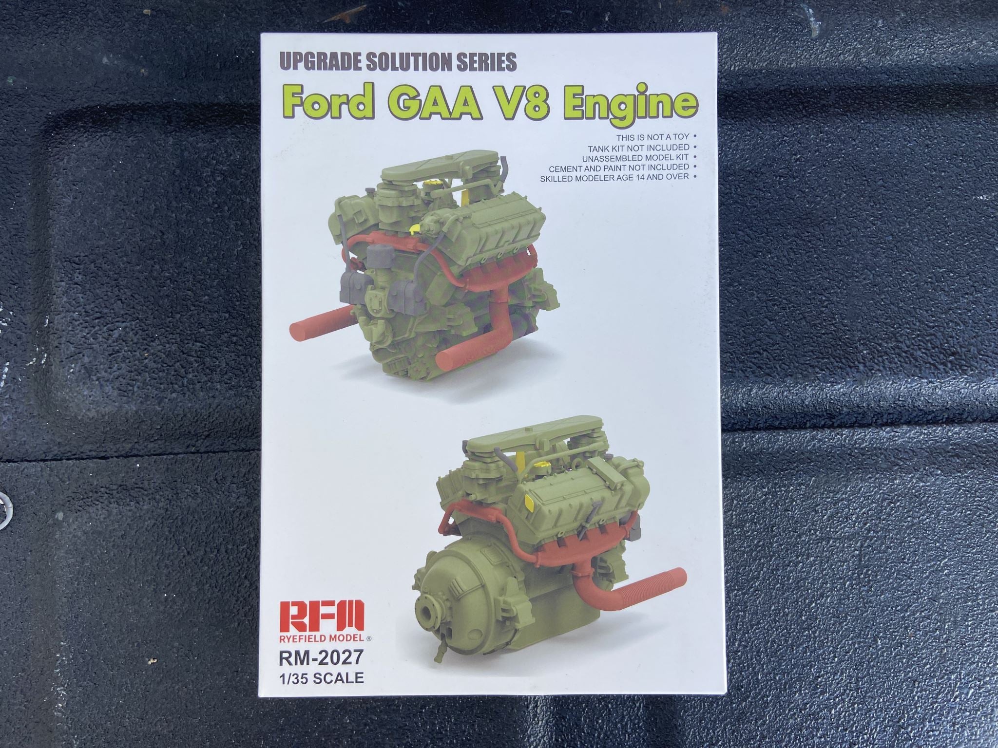 Rye Field Model 1/35 Scale Ford GAA V8 Engine Plastic Model Kit RM-2027