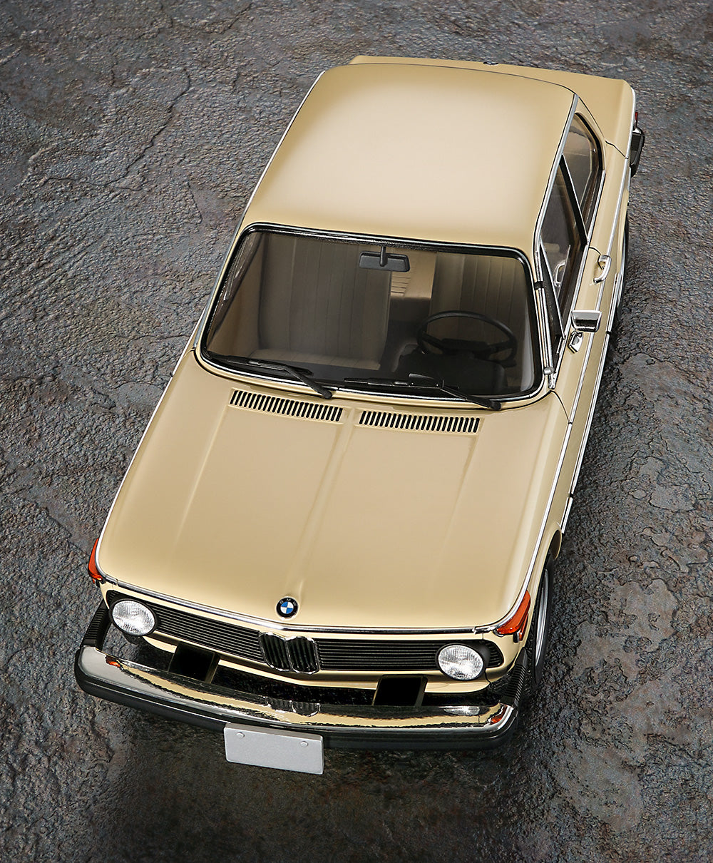 Hasegawa 1/24 Scale BMW 2002 tii Late Version w/ Big Bumper Plastic Model Car Kit 20756