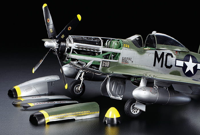 Tamiya 1/32 North American P-51D Mustang WWII Fighter Aircraft Plastic Model Kit 60322
