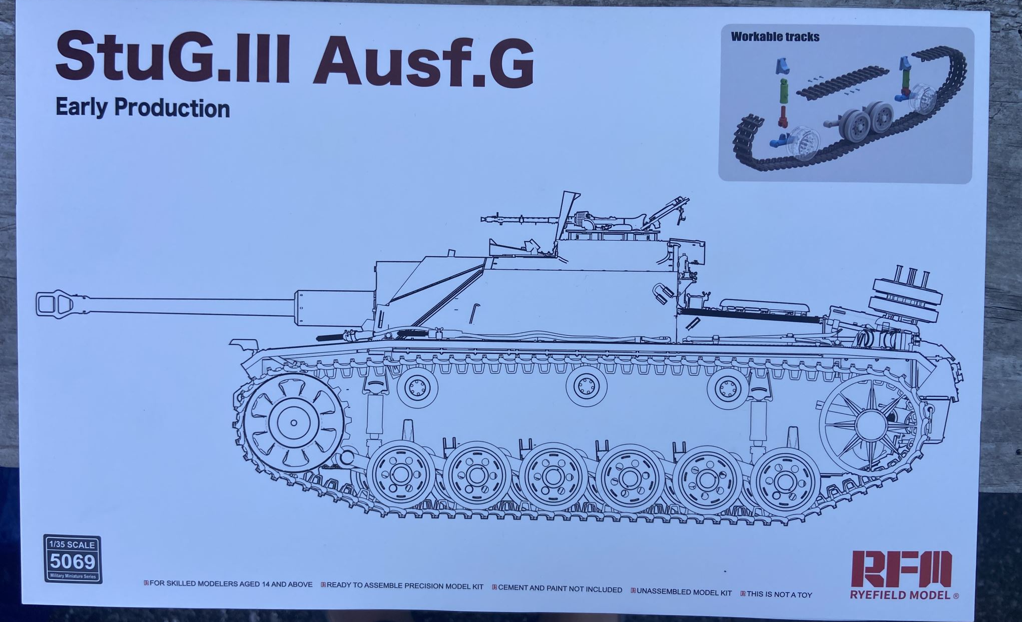 Rye Field Model 1/35 Scale StuG III Ausf.G Early Production RM-5069 Plastic Model Kit