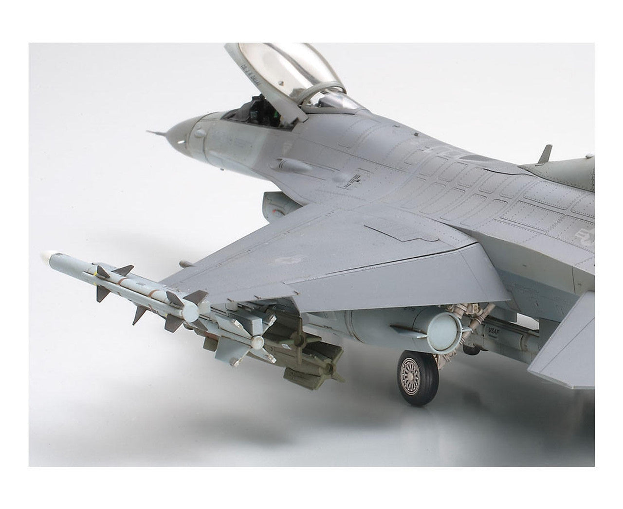 Tamiya 1/48 Lockheed Martin F-16C Block 25/32 Falcon ANG Modern Fighter Jet Plastic Model Kit 61101