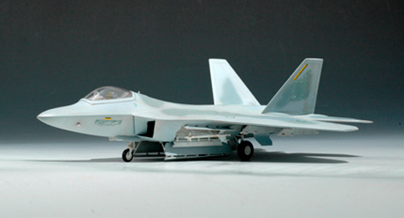 HobbyBoss 1/72 Scale F-22 Raptor Plastic Model Kit 80210