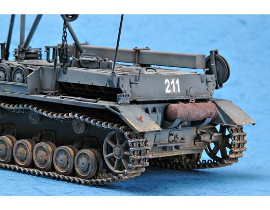 Trumpeter 1/35 German Bergepanzer IV Recovery Vehicle Model Kit (No. 00389)