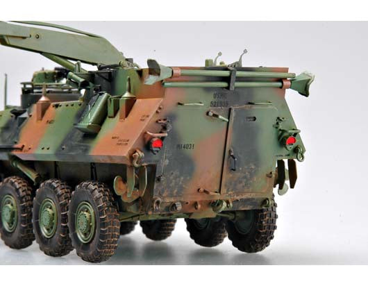Trumpeter 1/35 USMC LAV-R Light Armored Vehicle Recovery (No. 00370)
