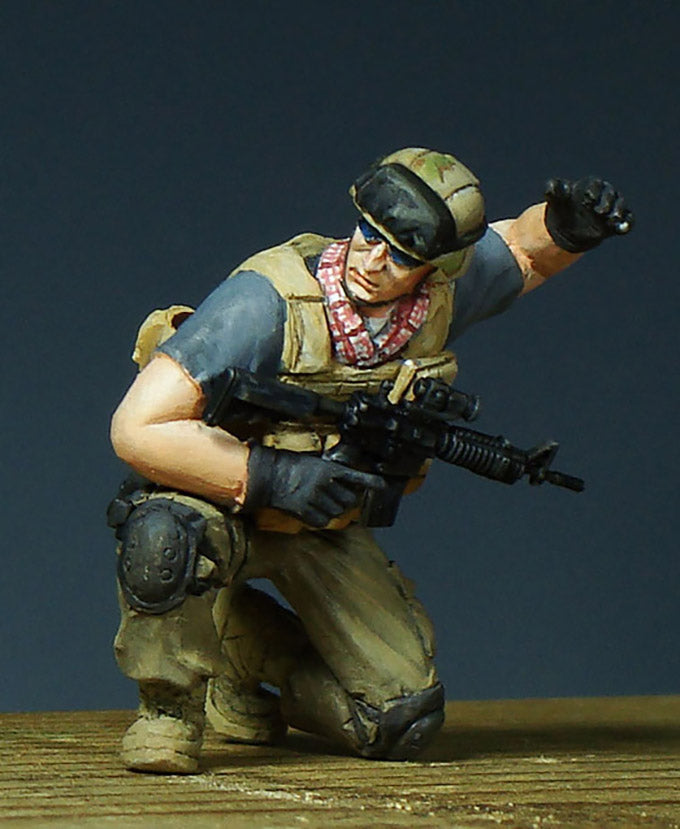 Trumpeter 1/35 PMC in Iraq 2005 Armed Assault Team Modern Military Figure Set 00419