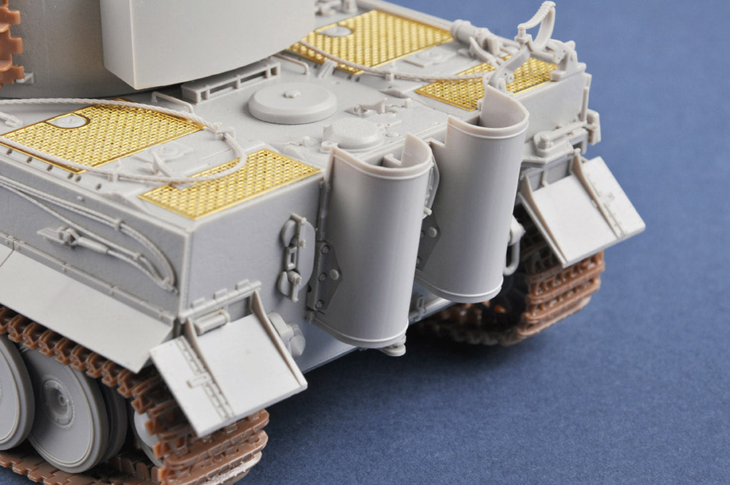 Trumpeter 1/35 Pz.Kpfw. VI Ausf. E Tiger I Medium Production w/ Zimmerit (No. 09539)