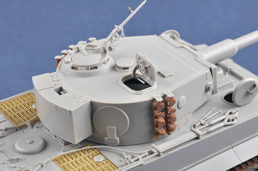Trumpeter 1/35 Pz.Kpfw. VI Ausf. E Tiger I Medium Production w/ Zimmerit (No. 09539)