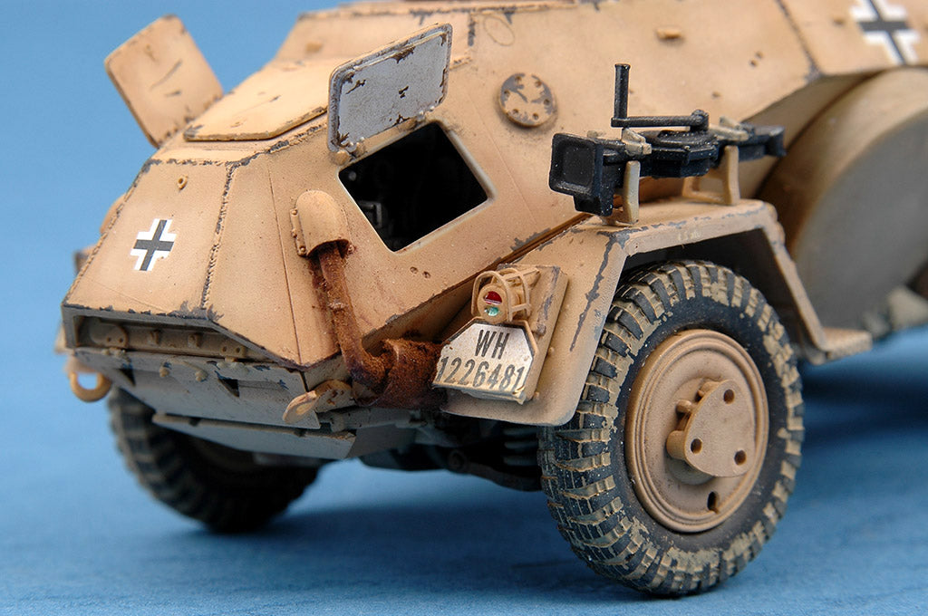 HobbyBoss 1/35 Sd.Kfz.222 Leichter Panzerspähwagen 2cm WWII Armored Car Plastic Model Kit 82442