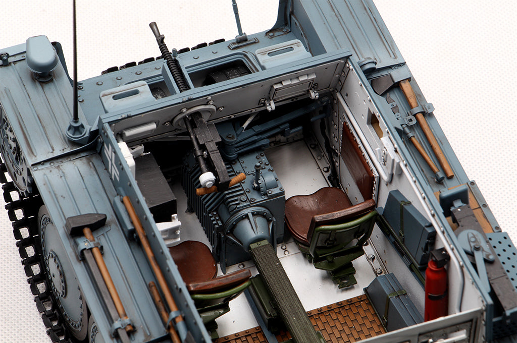 HobbyBoss 1/16 Scale Pz.Kpfw 38(t) Ausf.E/F German Light Tank Full Interior Plastic Model Kit 82603 NZ Stock