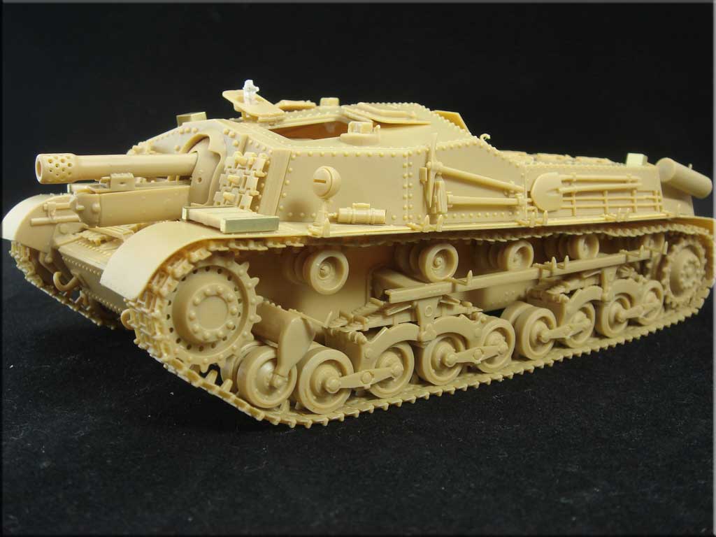 Bronco 1/35 scale Hungarian 40/43M 'Zrinyi' II 105mm Assault Gun 35036 plastic model kit