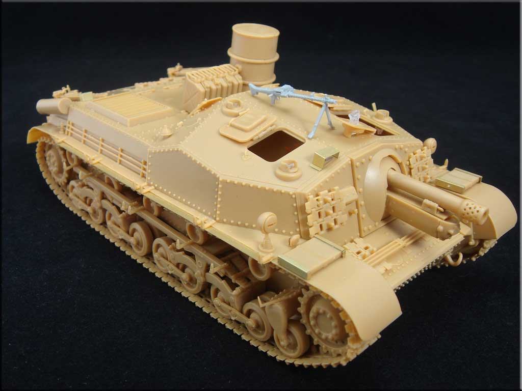 Bronco 1/35 scale Hungarian 40/43M 'Zrinyi' II 105mm Assault Gun 35036 plastic model kit