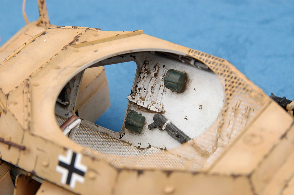 HobbyBoss 1/35 Sd.Kfz.222 Leichter Panzerspähwagen 2cm WWII Armored Car Plastic Model Kit 82442