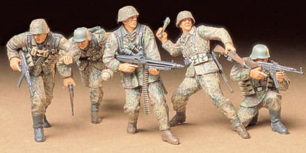 TAMIYA 1:35 scale German Front-Line Infantry 35196 scale model kit