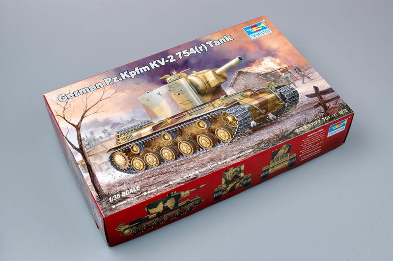 TRUMPETER 1:35 scale German Pz.Kpfw KV-2 754(r) Tank 00367 scale model kit