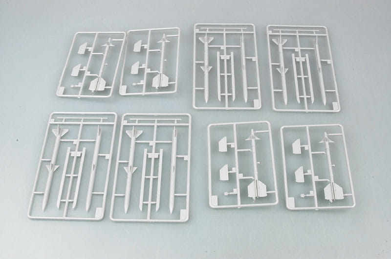 TRUMPETER 1:32 scale US aircraft weapon Air-to-Air MissiIe 03303 plastic model kit