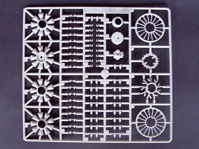 Trumpeter 1:32 scale Vought F4U-4 Corsair 02222 scale model kit