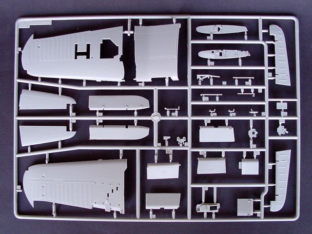 Trumpeter 1:32 scale Vought F4U-4 Corsair 02222 scale model kit