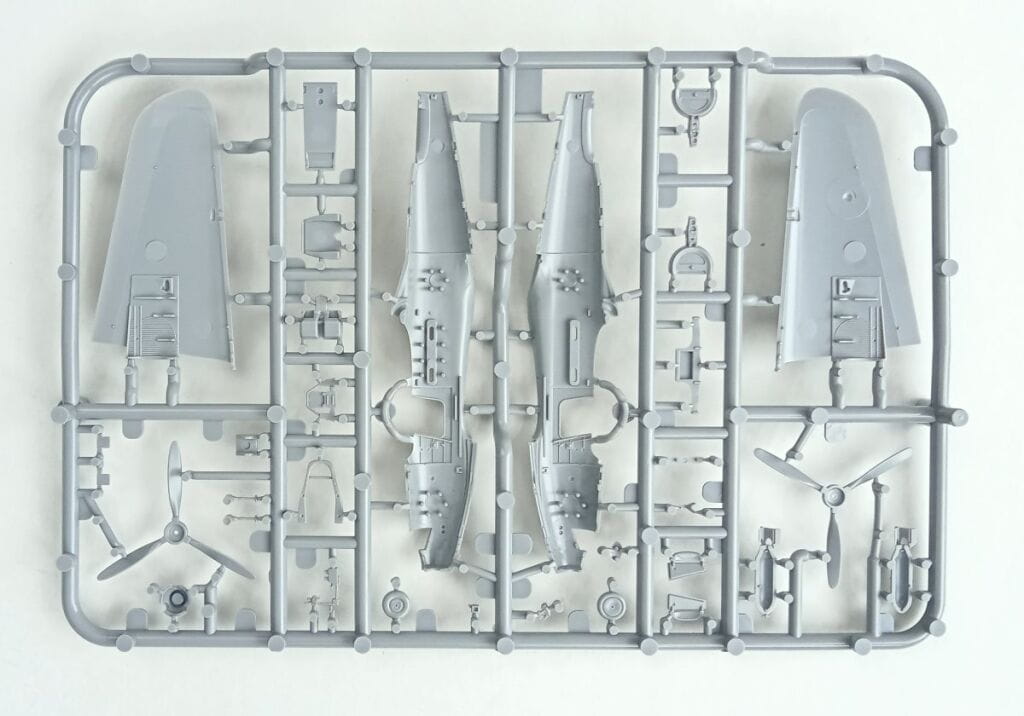 Arma Hobby 1:72 scale P-39N Airacobra 70056 scale model kit