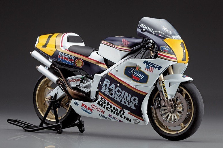 Hasegawa 1/12 Scale Honda NSR500 1989 WGP500 Champion Plastic Model Motorcycle Kit 21504