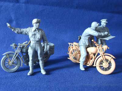 BRONCO 1:35 scale Triumph 3HW Motorcycle w/British MP Set 35035 plastic model kit