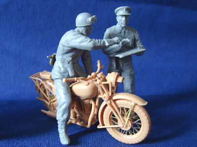 BRONCO 1:35 scale Triumph 3HW Motorcycle w/British MP Set 35035 plastic model kit