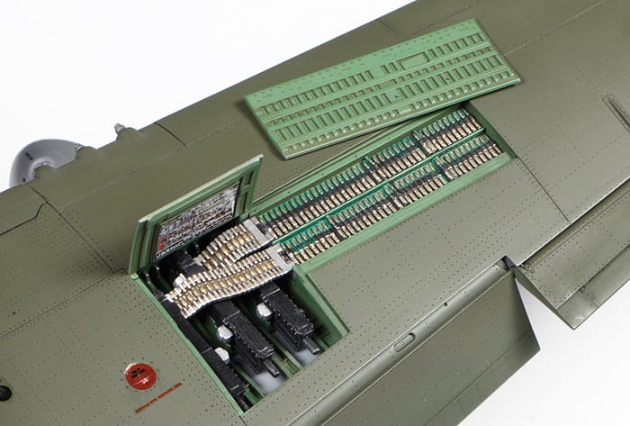 Tamiya 1/32 North American P-51D Mustang WWII Fighter Aircraft Plastic Model Kit 60322