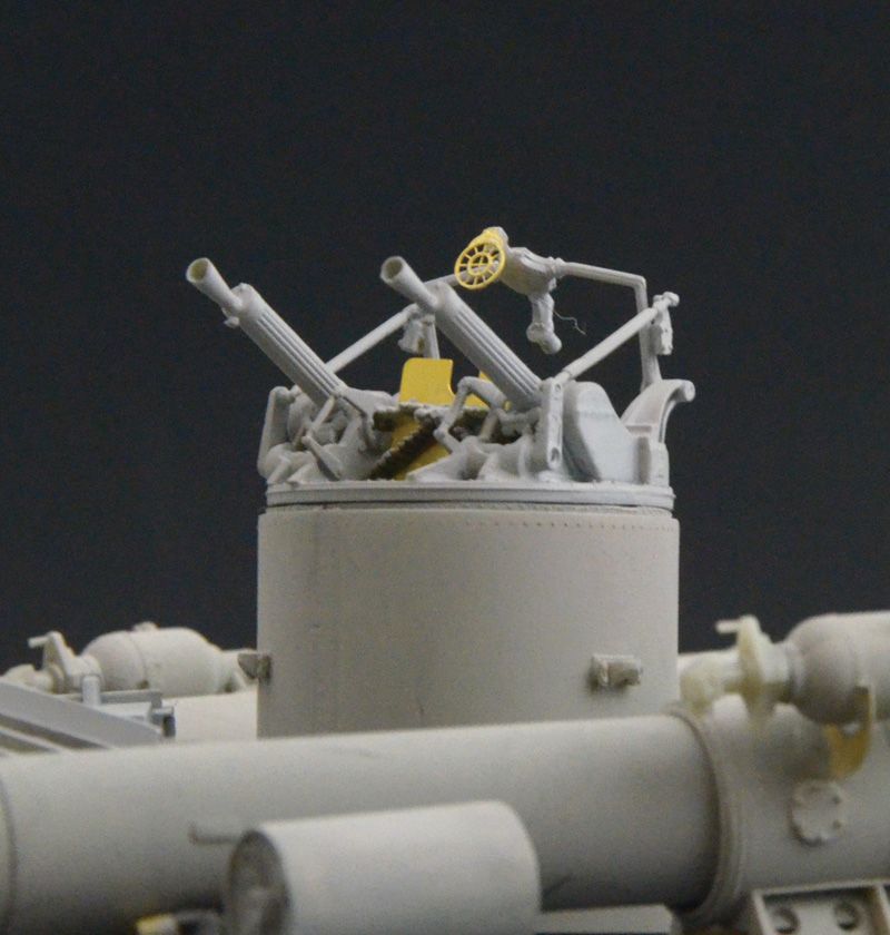 1/35 scale Vosper 72' 6'' MTB 77 motor torpedo boat plastic model kit by Italeri (No. 5610)