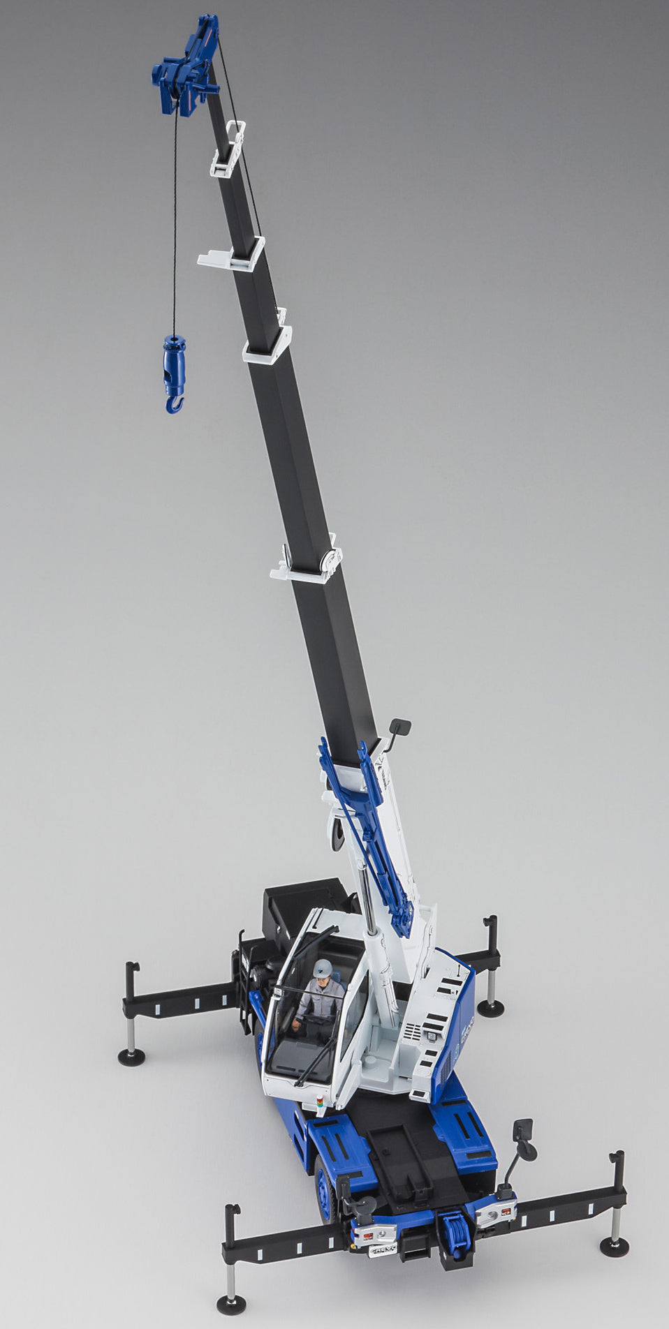 Hasegawa 1/35 Tadano Rough Terrain Crane GR-130NL/N Crevo Mini G4 H Type Outrigger (No. HSG66110)
