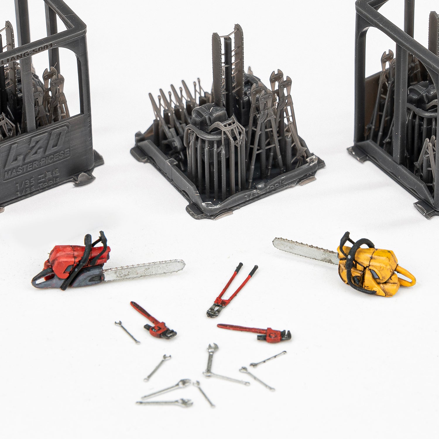 Liang Model 1/35 Scale Chainsaw Tools Set LIANG-S001 Plastic Model Accessory Kit