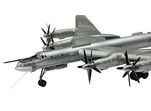 Trumpeter 1/72 Tupolev Tu-95MS Bear-H 01601 Soviet/Russian Strategic Bomber Aircraft Model Kit NZ Stock