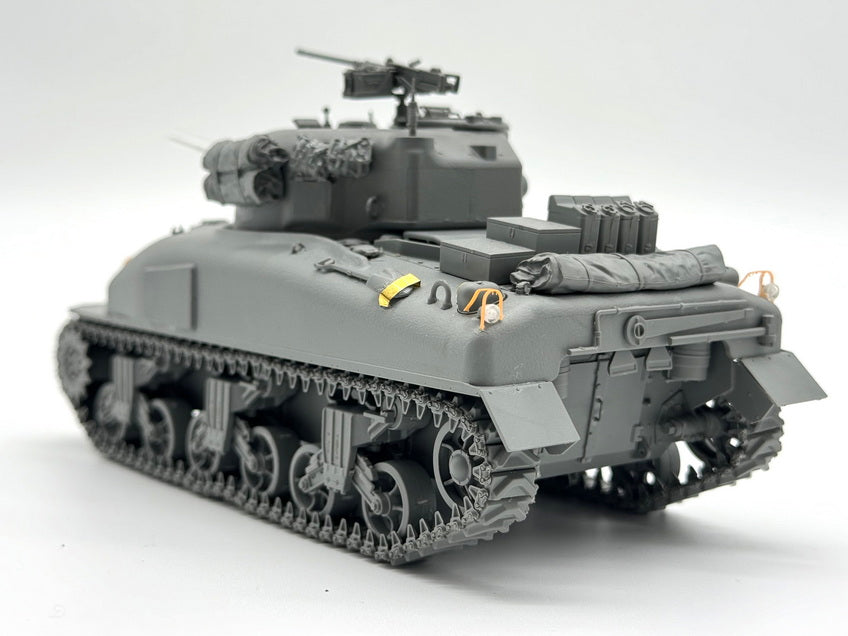 Border Model 1/35 Scale Sherman M4A1 Late Plastic Model Kit BT-056