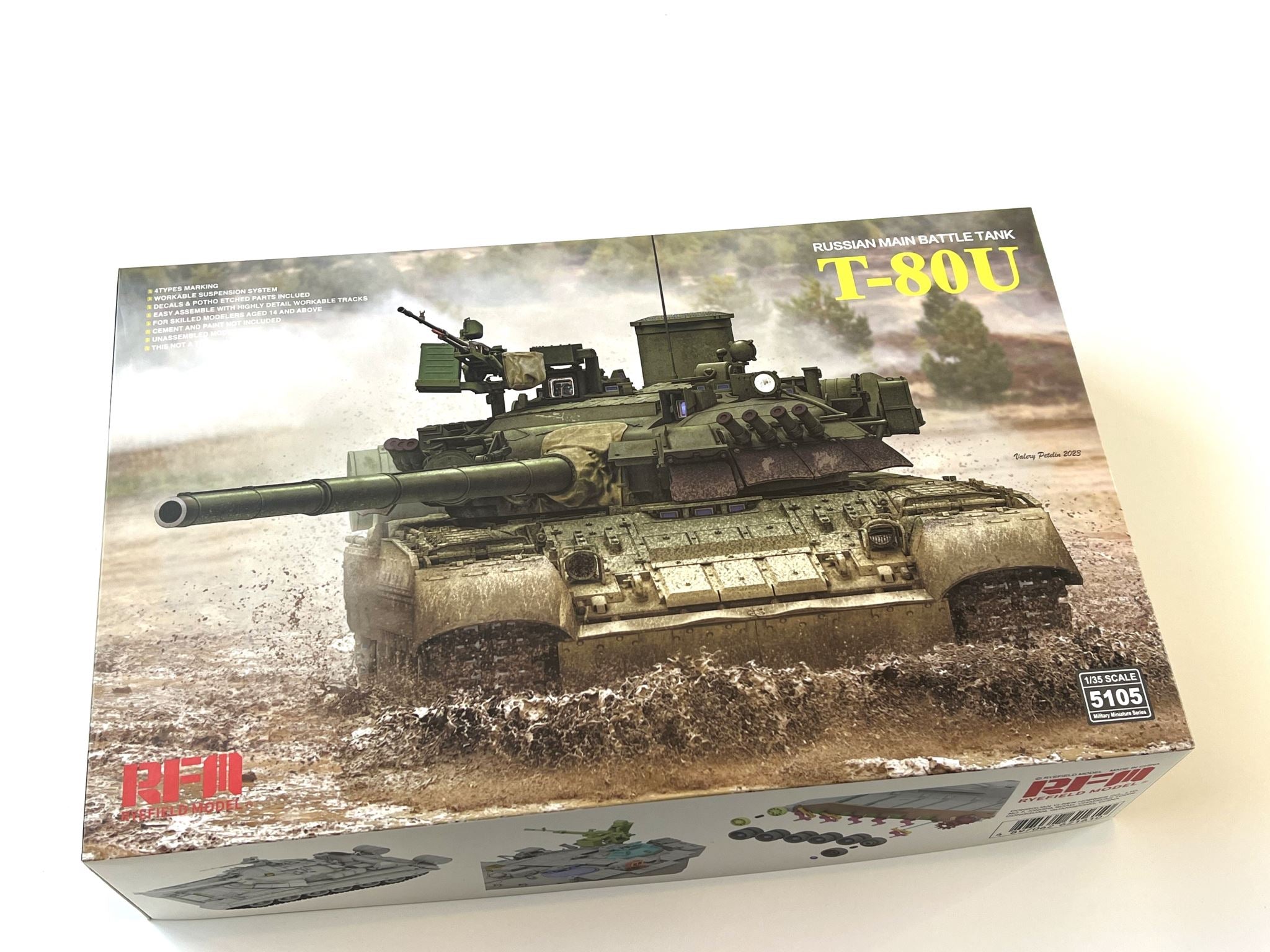 Rye Field Model 1:35 scale T-80U Russian MBT 5105 scale model kit