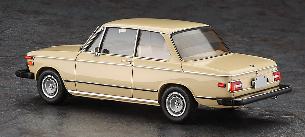 Hasegawa 1/24 Scale BMW 2002 tii Late Version w/ Big Bumper Plastic Model Car Kit 20756