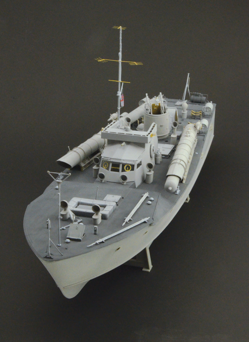 1/35 scale Vosper 72' 6'' MTB 77 motor torpedo boat plastic model kit by Italeri (No. 5610)
