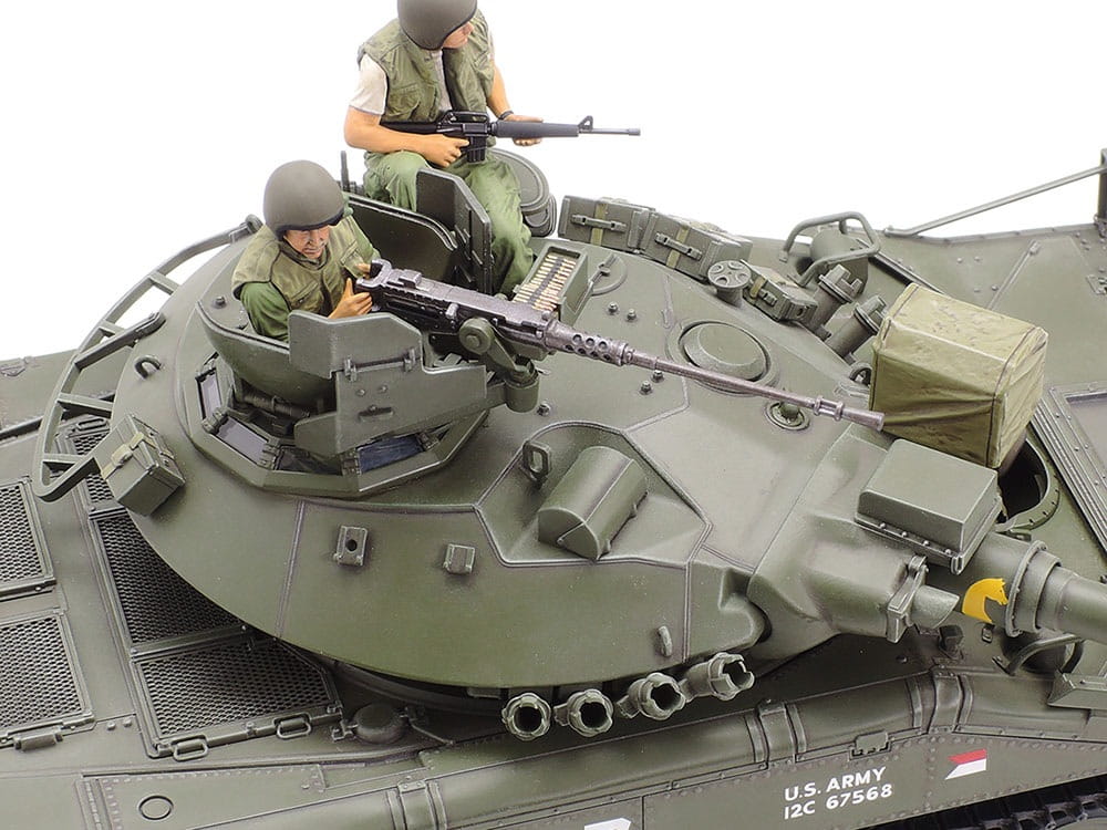 Tamiya 1/35 M551 Sheridan Vietnam War U.S. Armored Reconnaissance Vehicle Plastic Model Kit 35365  Descripti