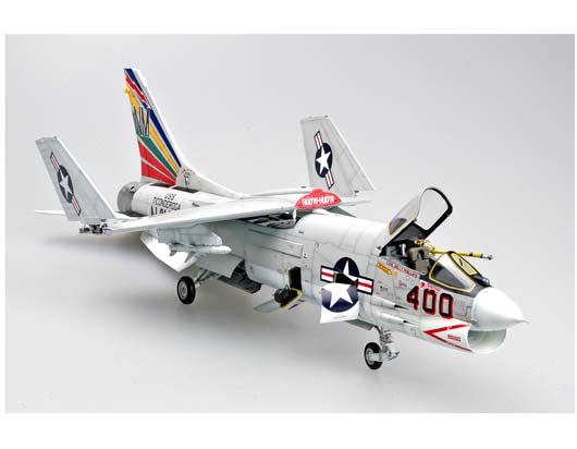 F-8E Crusader Trumpeter | No. 02272 | 1:32