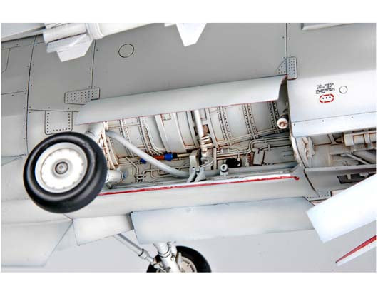 F-8E Crusader Trumpeter | No. 02272 | 1:32
