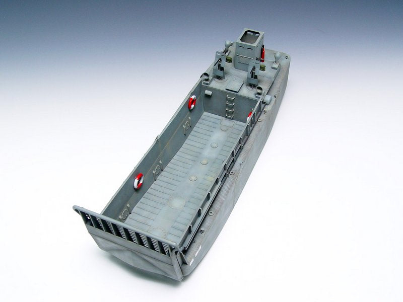 WWII US Navy LCM (3) Landing Craft Trumpeter | No. 00347 | 1:35