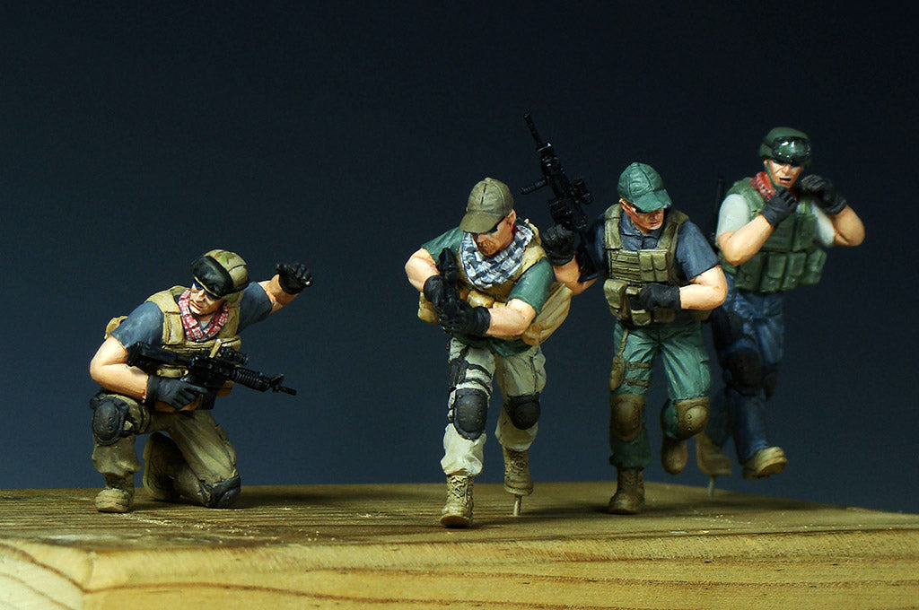 Trumpeter 1/35 PMC in Iraq 2005 Armed Assault Team Modern Military Figure Set 00419