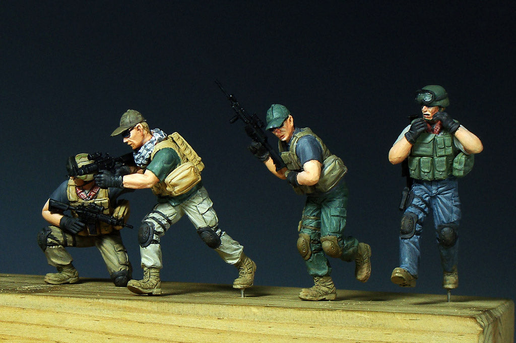 Trumpeter 1/35 PMC in Iraq 2005 Armed Assault Team Modern Military Figure Set 00419