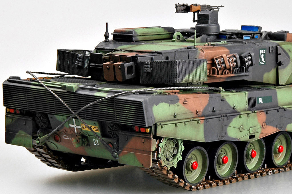 HobbyBoss 1/35 Dutch Leopard 2A5/A6NL MBT 82423 Netherlands Main Battle Tank Model Kit NZ Stock