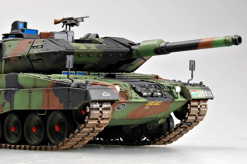 HobbyBoss 1/35 Dutch Leopard 2A5/A6NL MBT 82423 Netherlands Main Battle Tank Model Kit NZ Stock