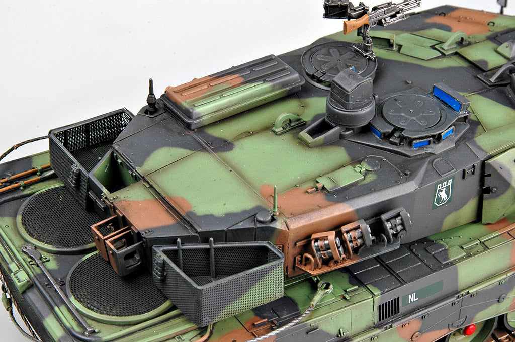 HobbyBoss 1/35 Dutch Leopard 2A5/A6NL MBT 82423 Netherlands Main Battle Tank Model Kit NZ Stock