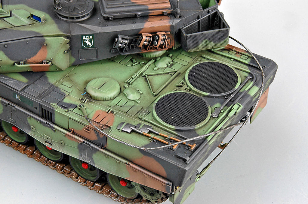 HobbyBoss 1/35 Dutch Leopard 2A5/A6NL MBT 82423 Netherlands Main Battle Tank Model Kit NZ Stock