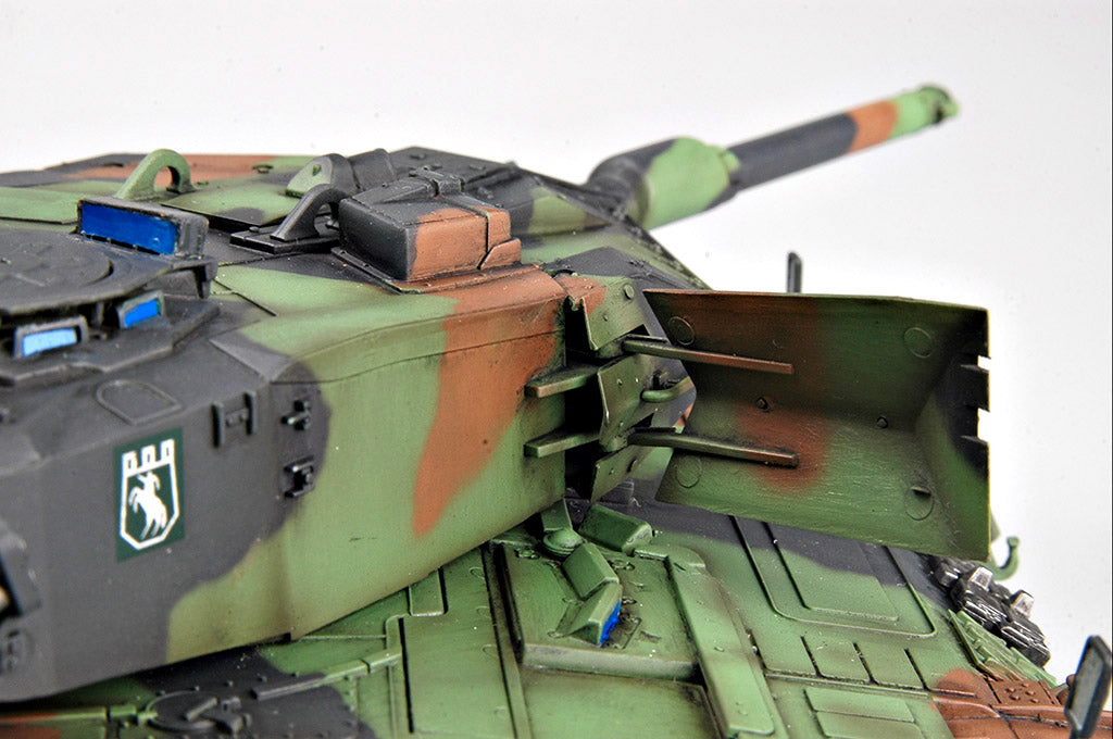 HobbyBoss 1/35 Dutch Leopard 2A5/A6NL MBT 82423 Netherlands Main Battle Tank Model Kit NZ Stock