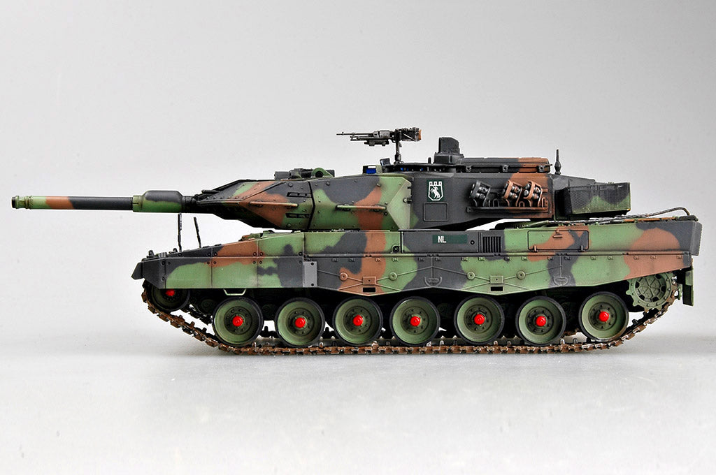 HobbyBoss 1/35 Dutch Leopard 2A5/A6NL MBT 82423 Netherlands Main Battle Tank Model Kit NZ Stock
