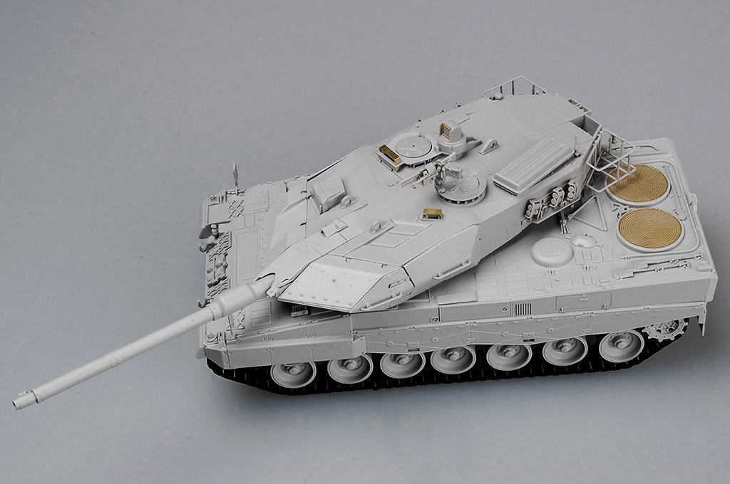 HobbyBoss 1/35 Dutch Leopard 2A5/A6NL MBT 82423 Netherlands Main Battle Tank Model Kit NZ Stock