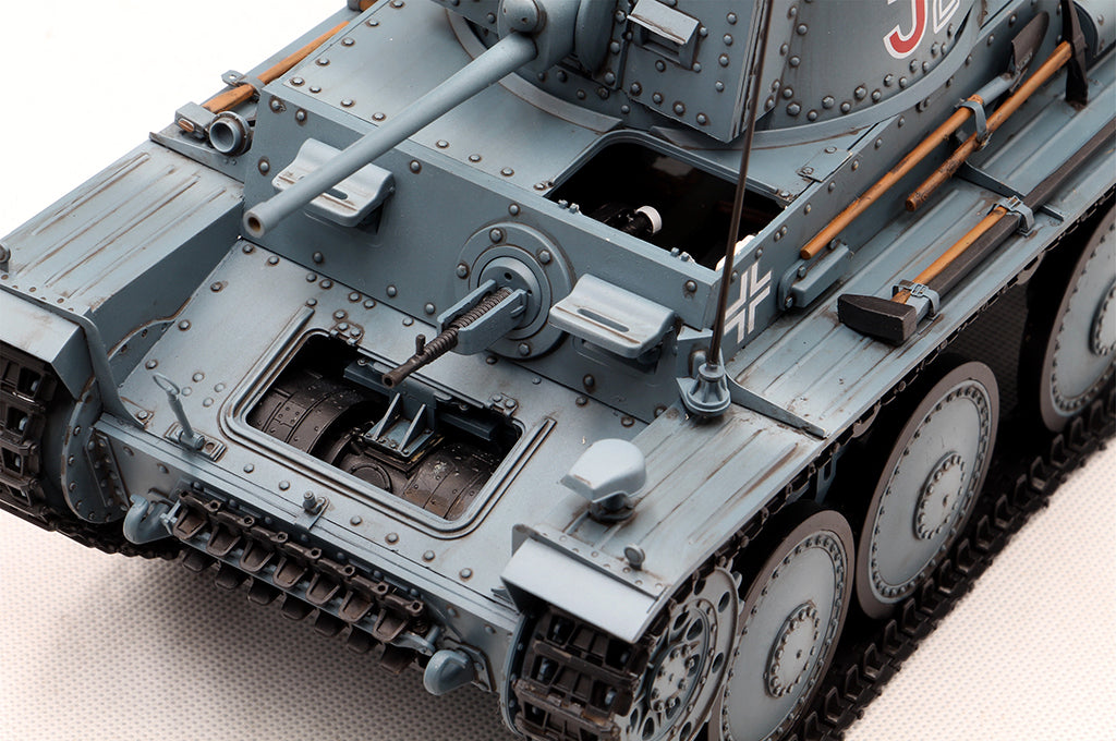 HobbyBoss 1/16 Scale Pz.Kpfw 38(t) Ausf.E/F German Light Tank Full Interior Plastic Model Kit 82603 NZ Stock