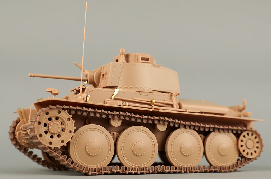 HobbyBoss 1/16 Scale Pz.Kpfw 38(t) Ausf.E/F German Light Tank Full Interior Plastic Model Kit 82603 NZ Stock